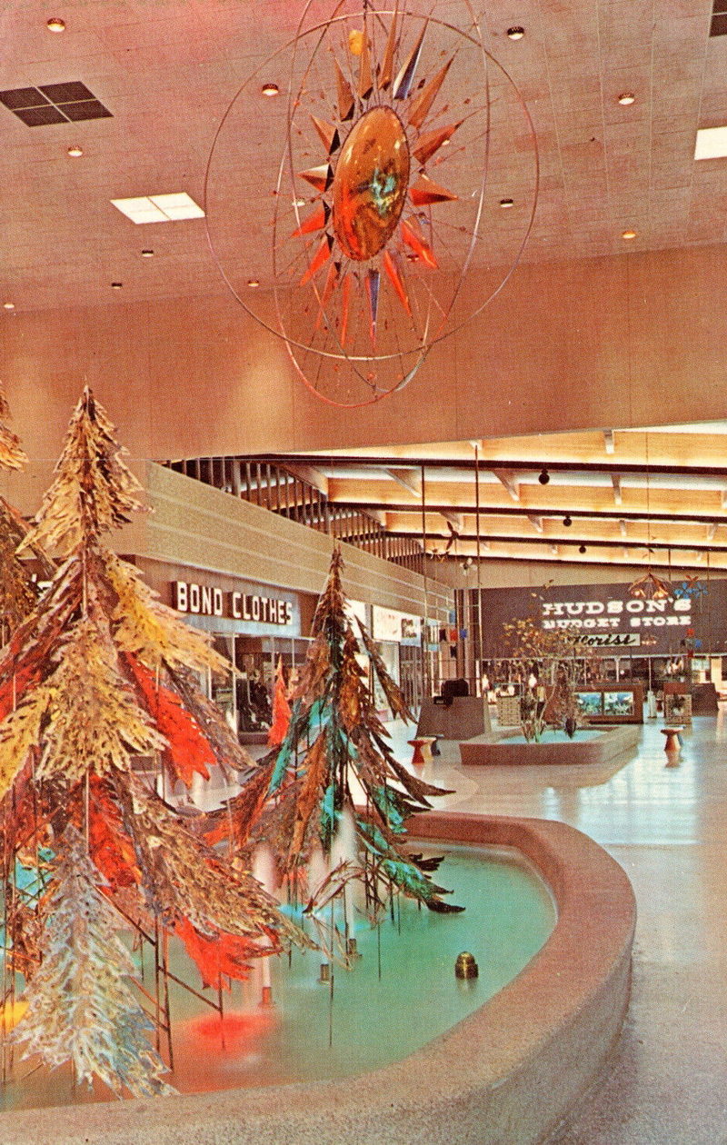 Summit Place Mall (Pontiac Mall) - Vintage Postcard